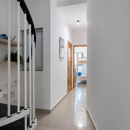 شقة Cosy 3br Duplex Penthouse With Terrace & Views By Isola360 *