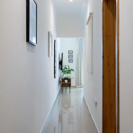 Apartment Cosy 3br Duplex Penthouse With Terrace & Views By Isola360 *