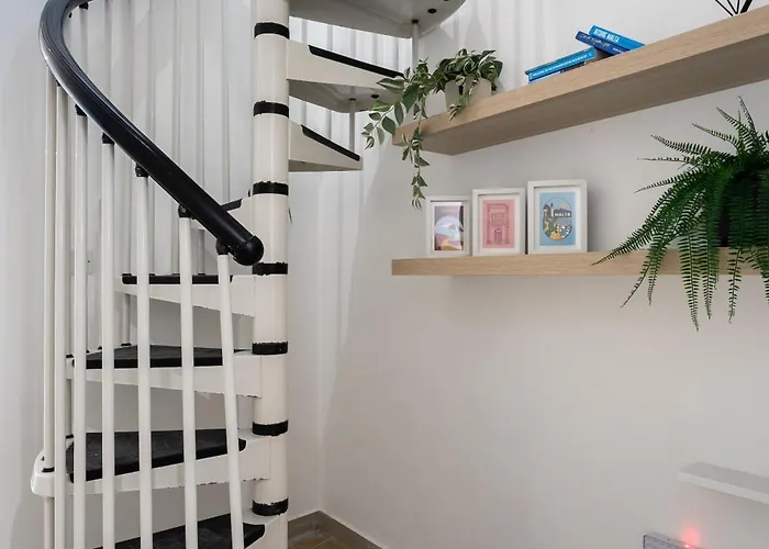 Cosy 3br Duplex Penthouse With Terrace & Views By Isola360 * 莫斯塔