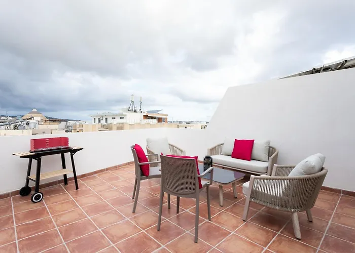 公寓 Cosy 3br Duplex Penthouse With Terrace & Views By Isola360